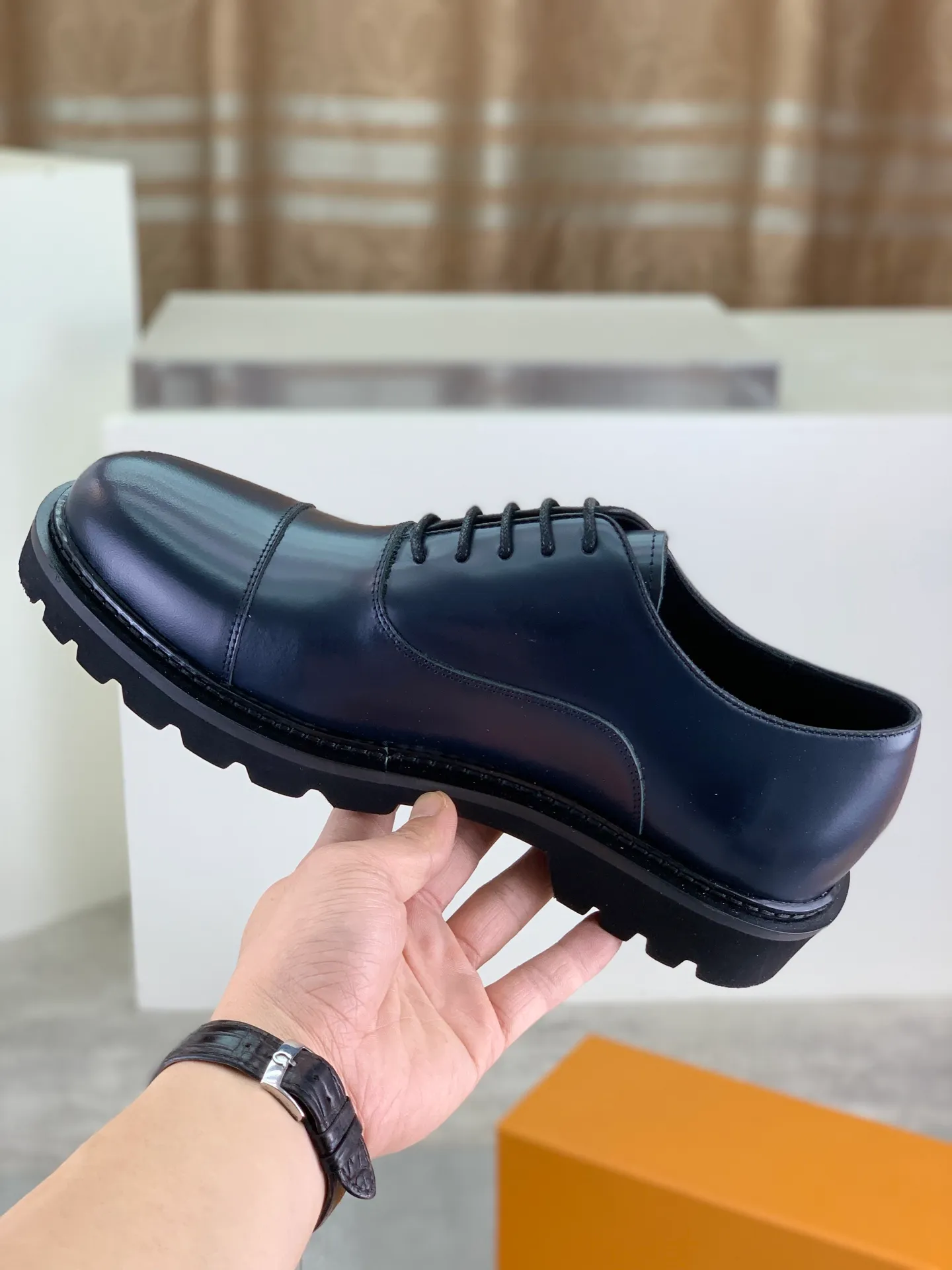 Factory price P820 💎💎💎Top version LOUIS VUITTON [Louis Vuitton] - LV men's business casual leather shoes, luxurious and noble 👞All imported original cowhide, just to create a more comfortable wearing experience, upper: original high-end calfskin➕Imported soft cowhide lining, original lightweight foam outsole✔️Color: 3️⃣colors available Size: 39-44 (38.45 46 can be customized (non-returnable)